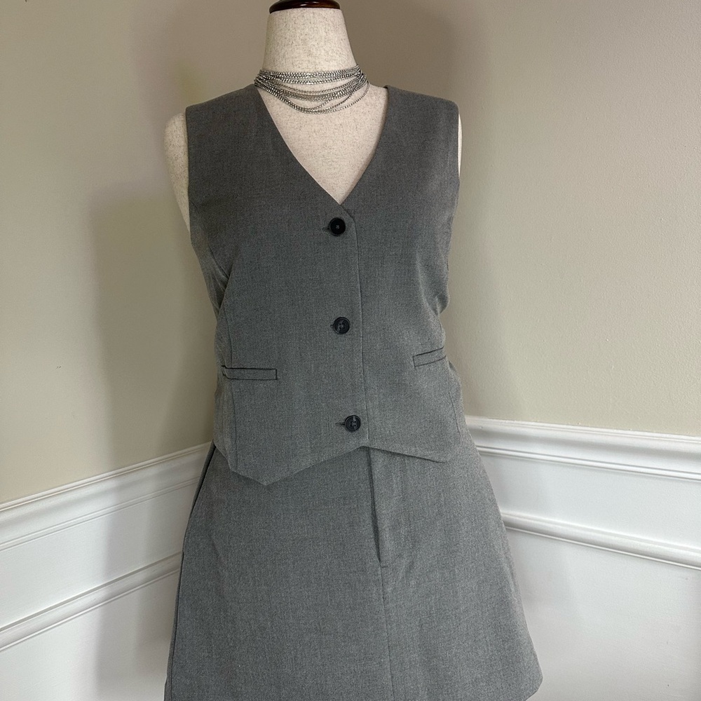 GAP Gray Button Down Vest Top & matching Mini Skirt NWT LARGE/ size 14